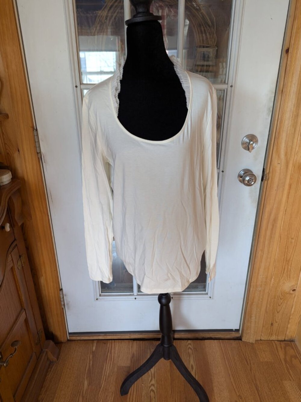 Top size medium Ivory color